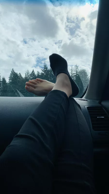 Showing my feet to the drivers.. driving past π