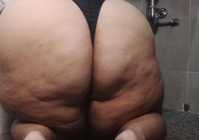 Showing off my fat ass Showing off my fat ass