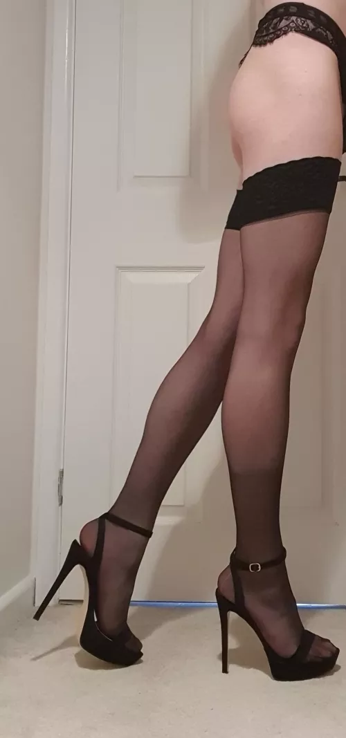 Showing off my legs... Again ๐