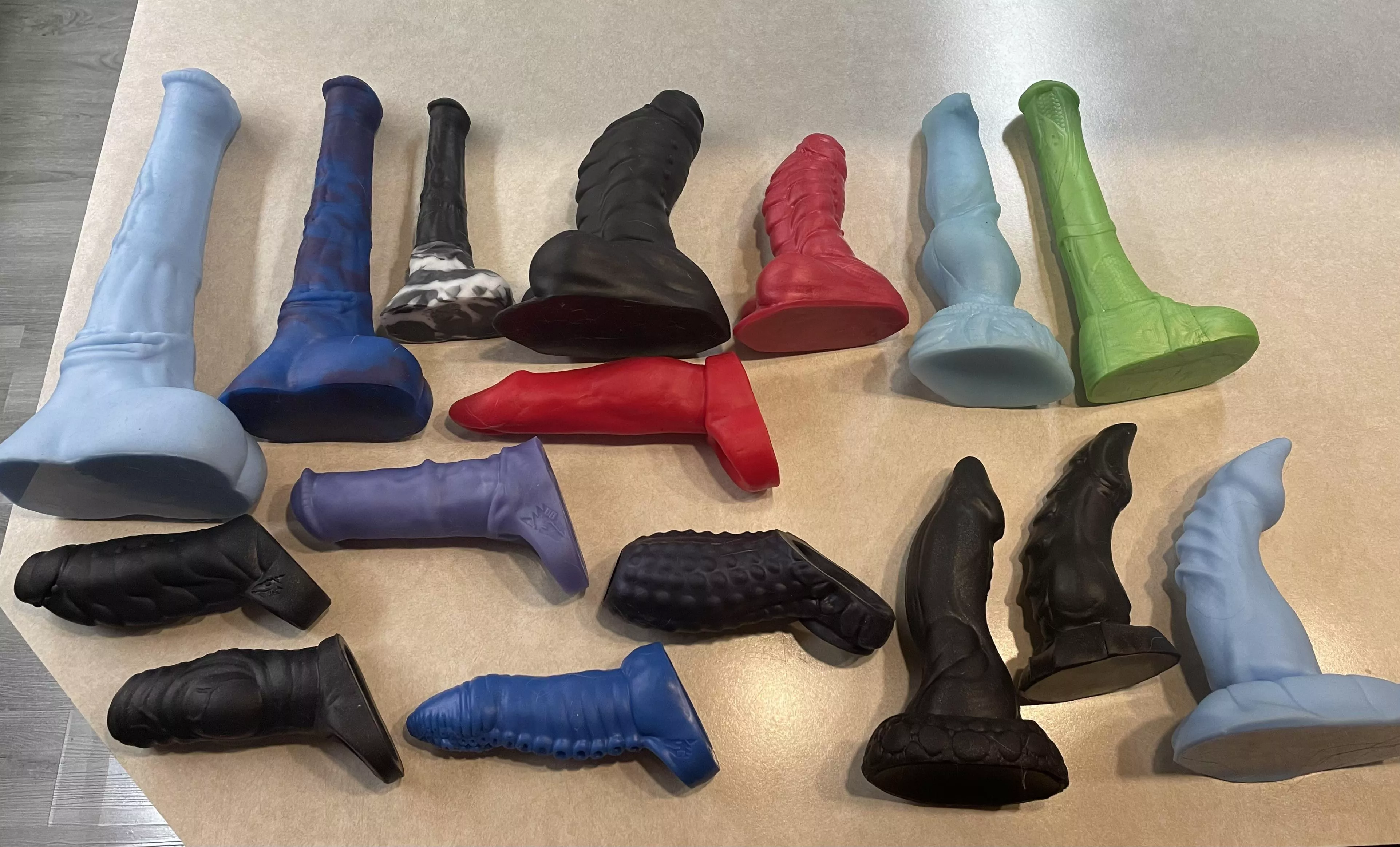 Showing off my little (BIG) collection 😏…Hoping some day to find a girl in Oregon who loves BD as much as me! 😈