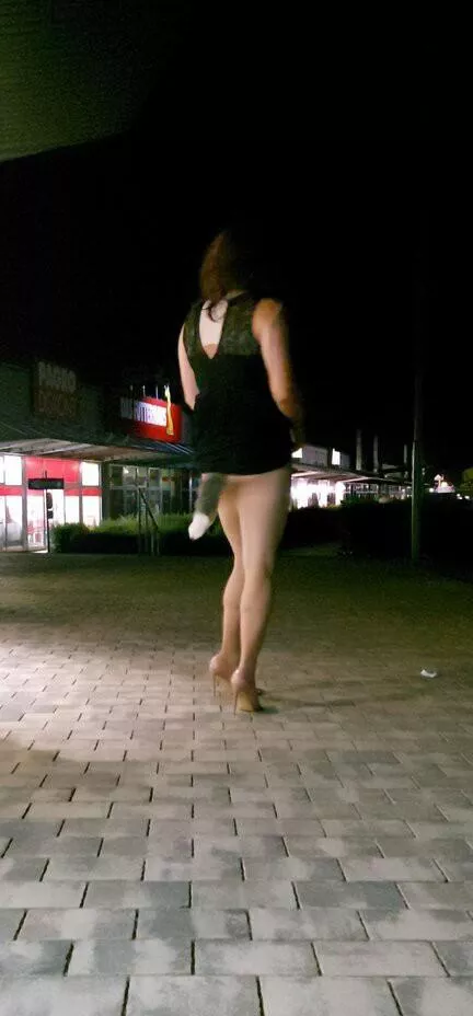 Showing off my pretty tail while walking through the outdoor mall. I love being foxy🦊