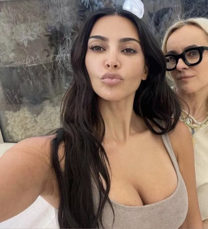 showing off that cleavage