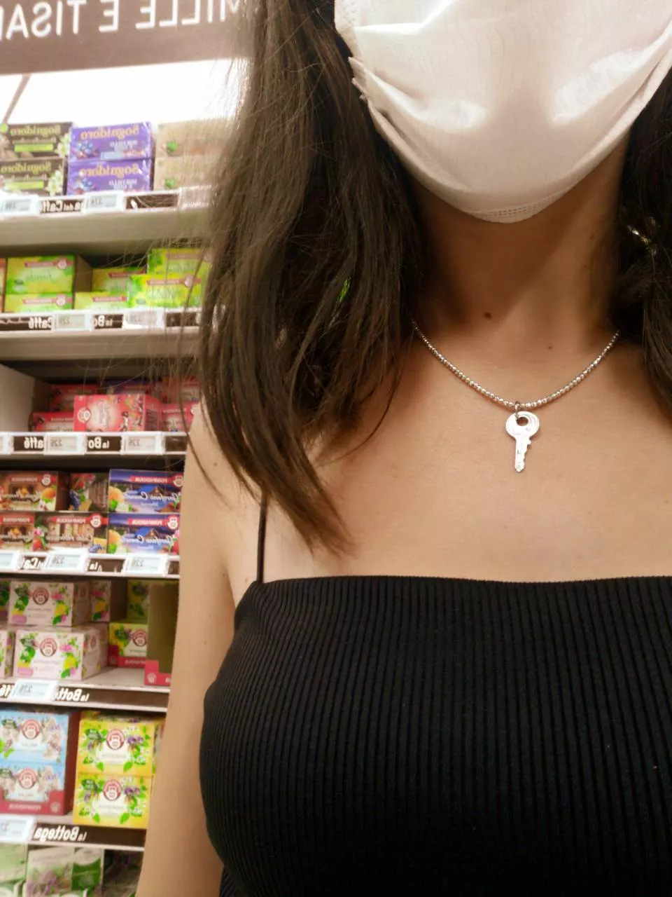 🔒Showing the key of my caged puppy at the mall, who knows if anyone has wondered what the key was for