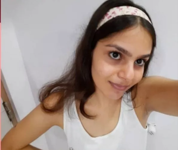 Showing us that she shaved and sweating now. Comment if fapping for her💋💦