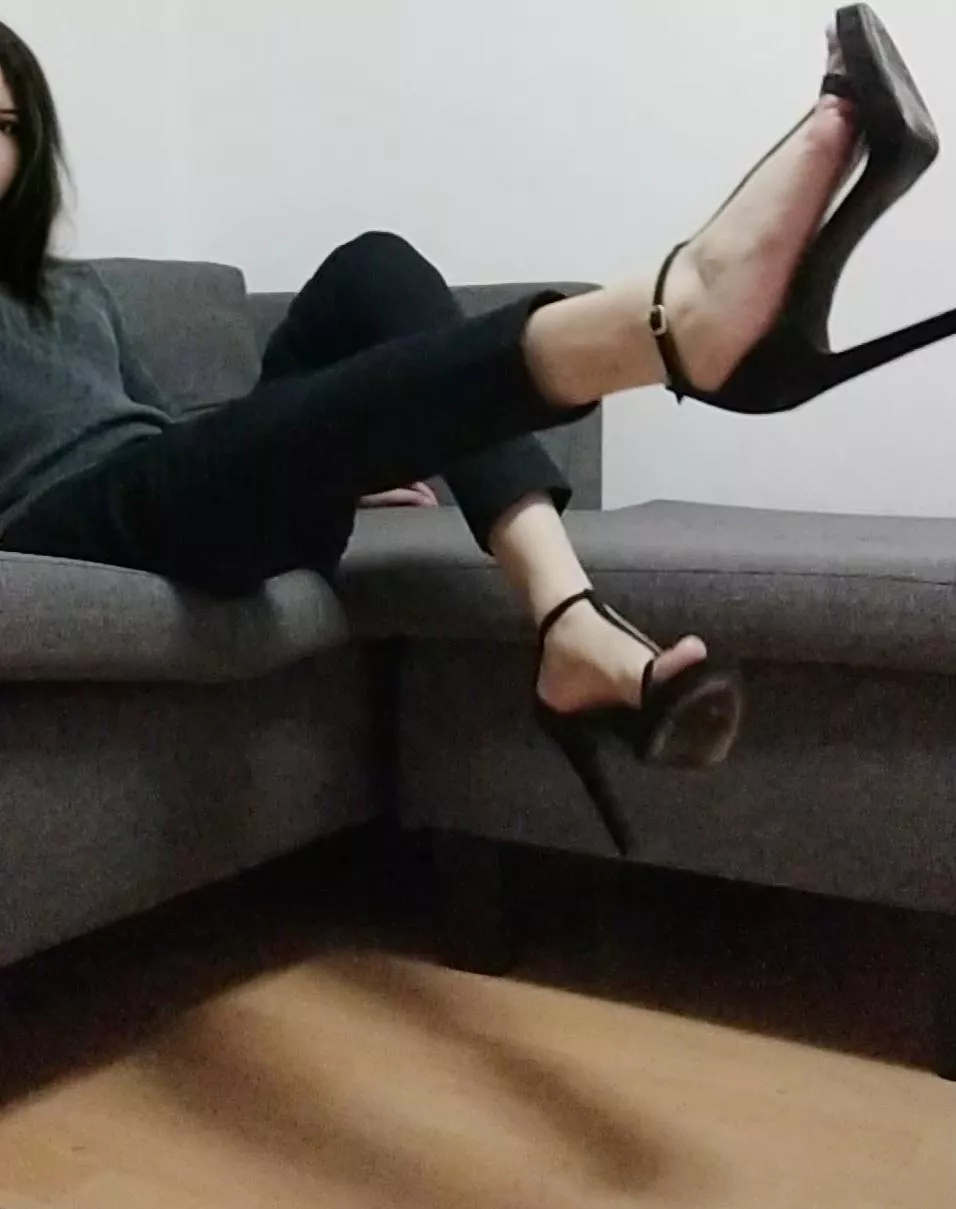 Showing you guys my black strappy heels 💕 (oc) Showing you guys my black strappy heels 💕 (oc)