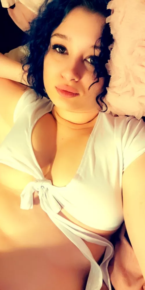 Shy cutie trying to build some confidence and have some fun. Link in the comments