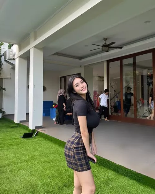 Shy girl can't hide Shy girl can't hide