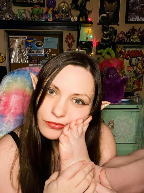 Shy Nerdy elf with tiny toes 6 1/2