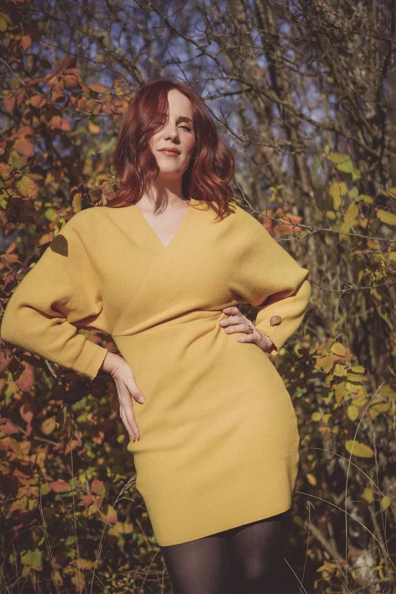 Simone Simons. Simone Simons.