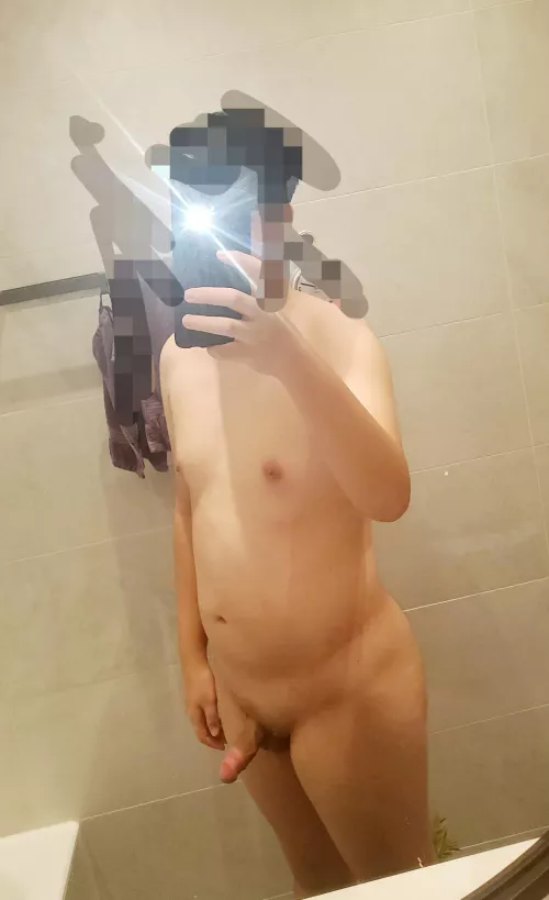 Simple mirror selfie