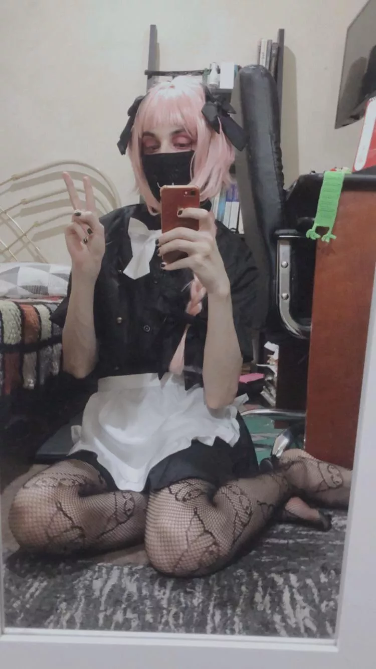 Since it's femboy friday, I'll let you rest on my lap a bit 😳