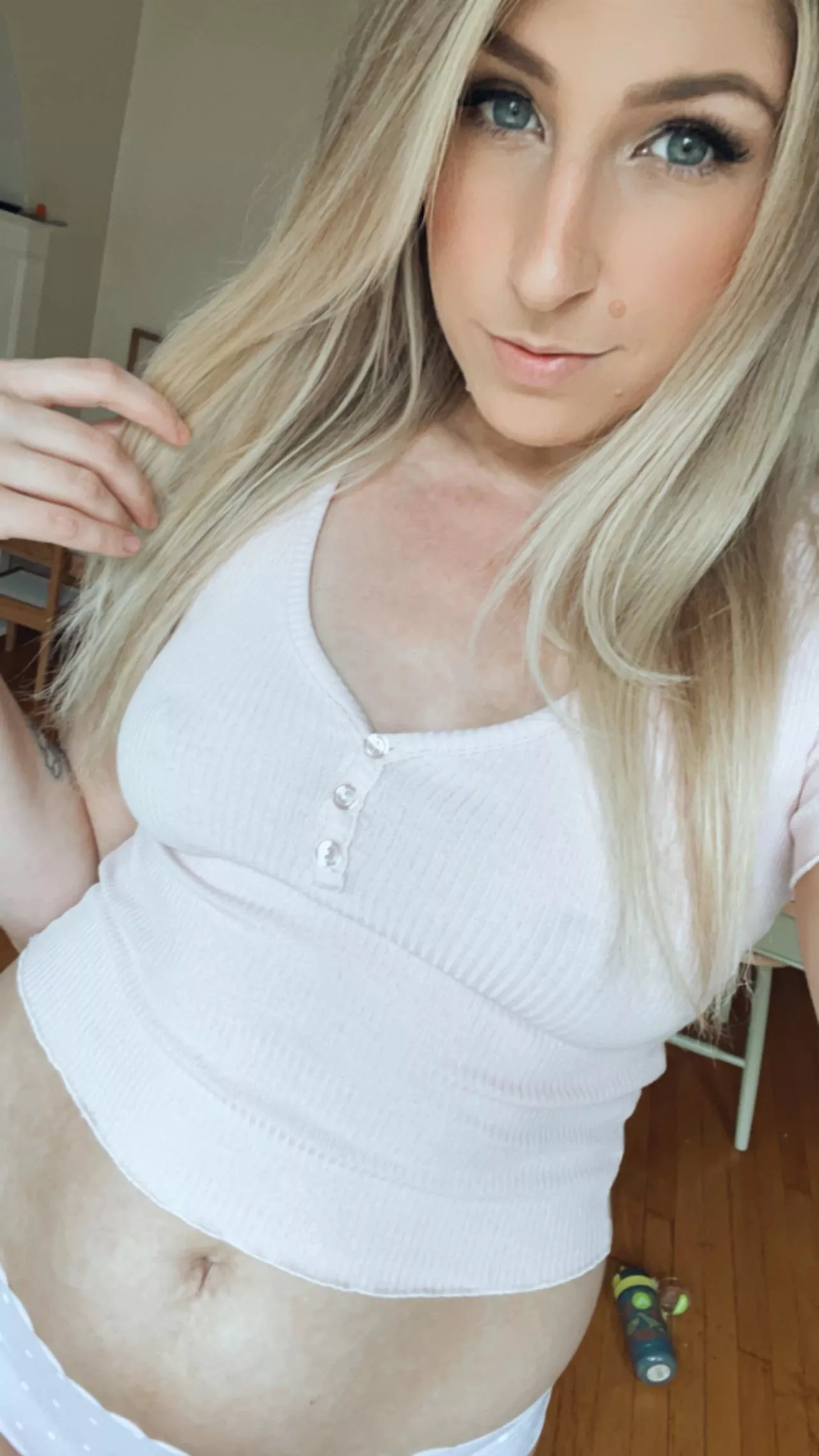 Single milf of 2…. I don’t have a valentine this year 😭 taking applications. Best date & way you’d make me orgasm wins! ❤️❤️❤️