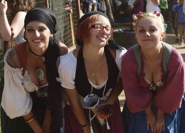 Singles at the renfaire Singles at the renfaire