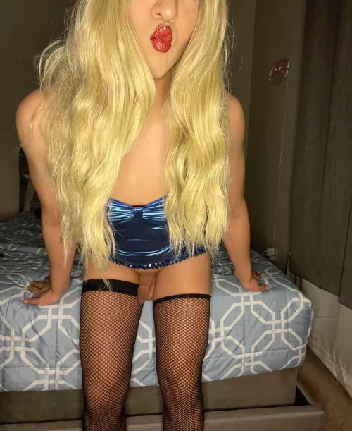Sissy cd blowing you kisses π