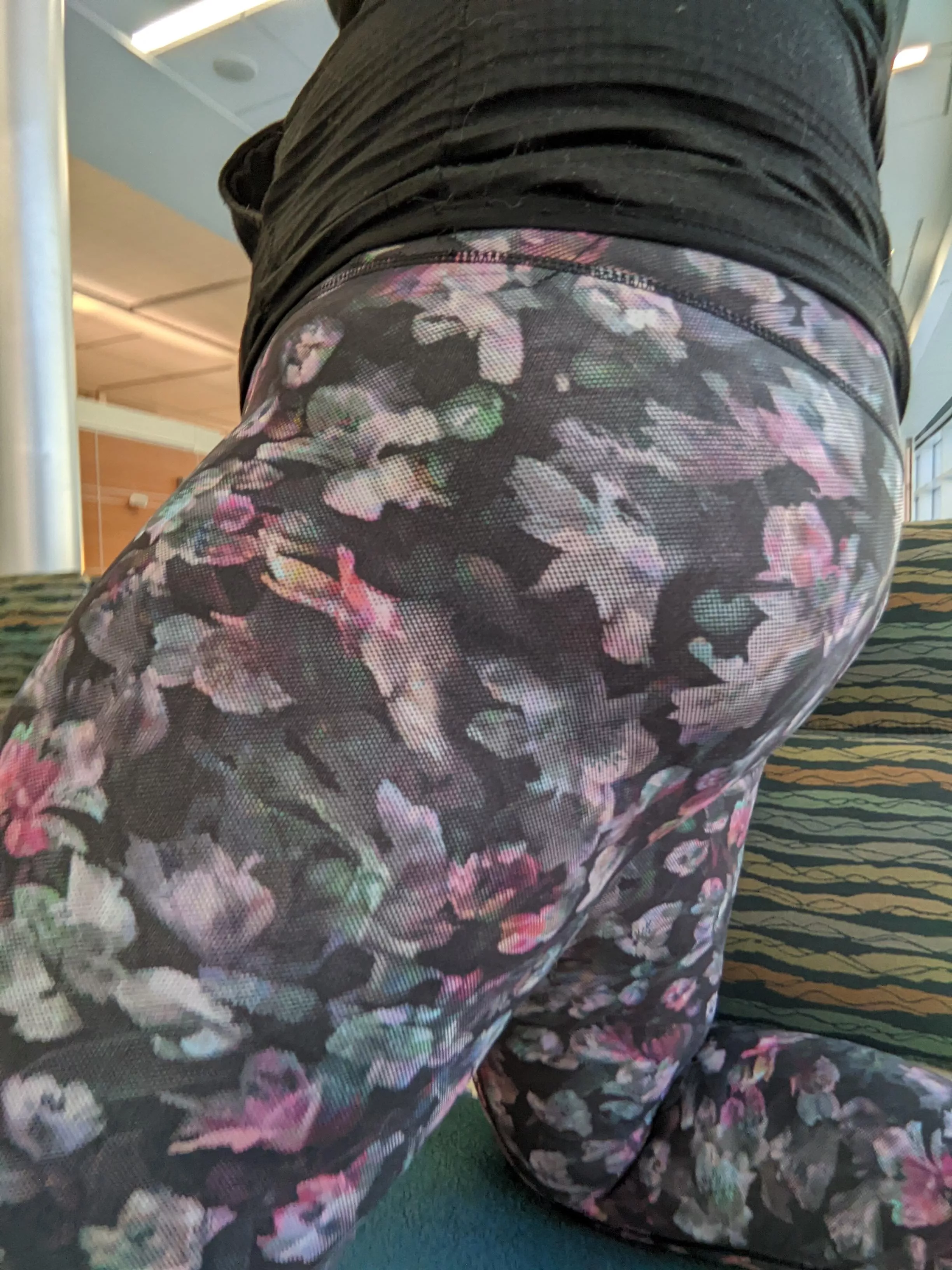 Sitting around at the airport is making my ass numb. Need a spanking and some deep lunges to wake it up... [F]