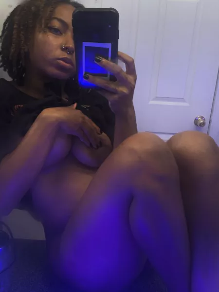 Sitting on the counter 😚