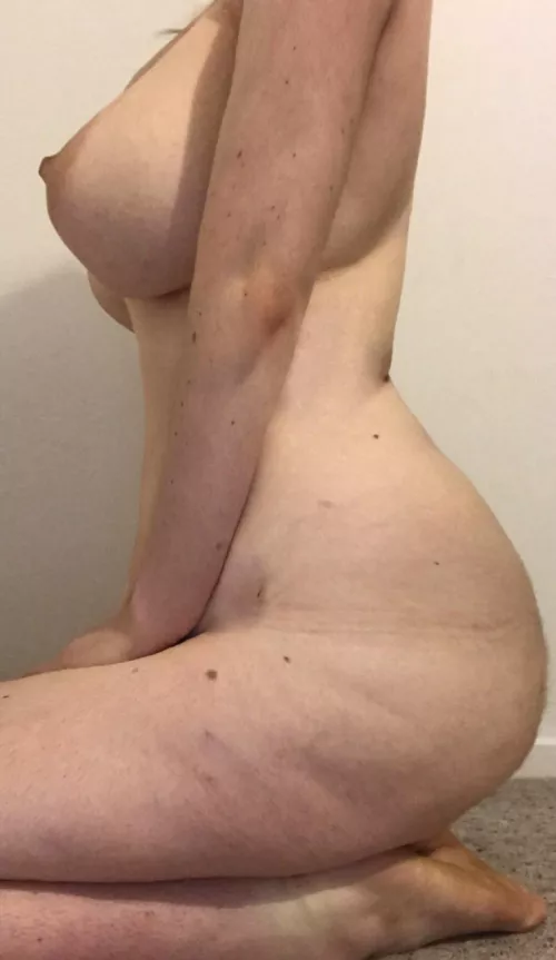 sitting pretty (f)