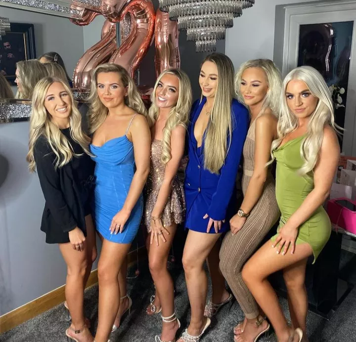 Six blondes Six blondes