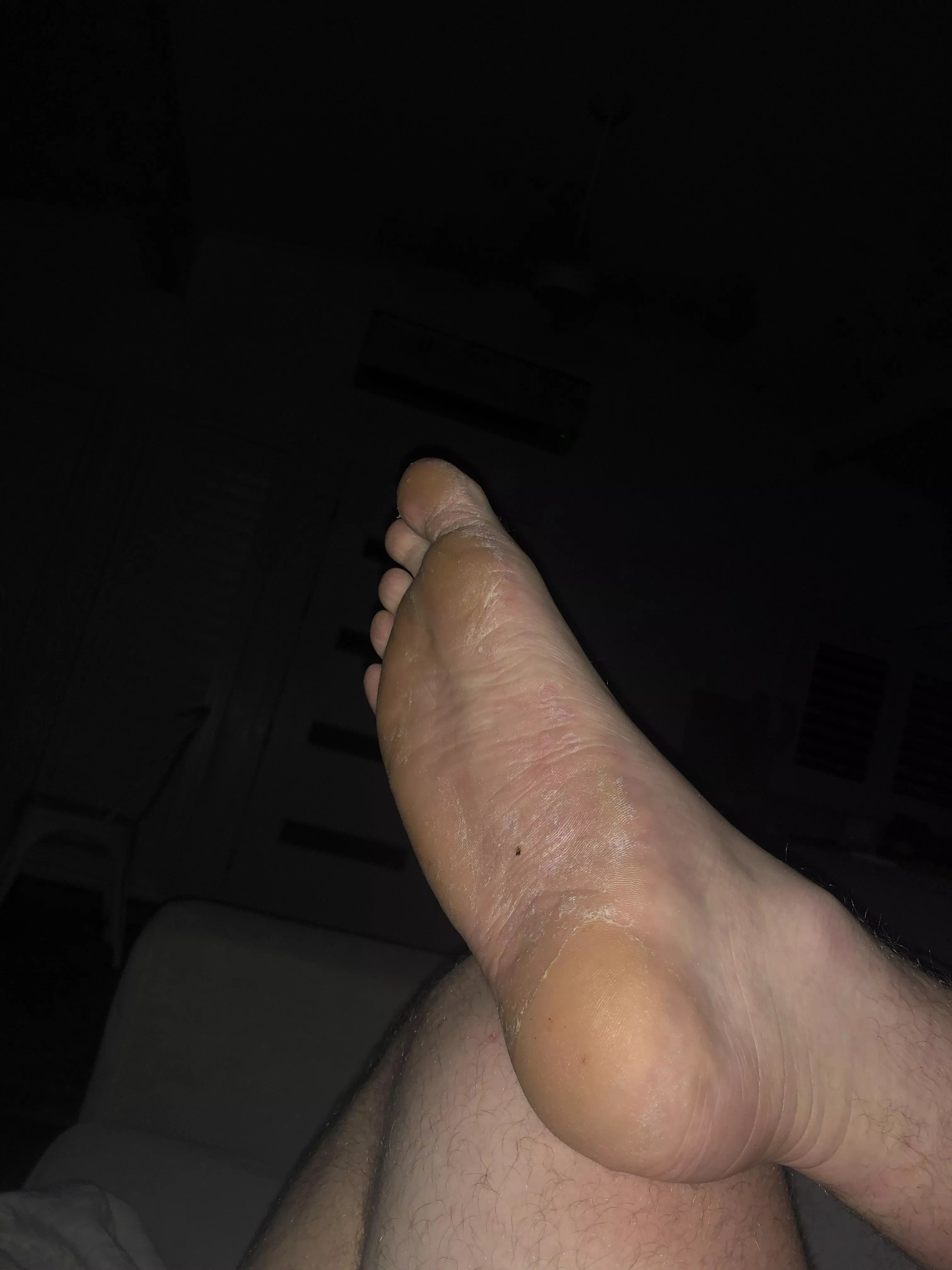 Size 14, 6”5, 18yr old looking for others into feet