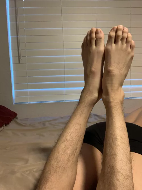Size 6 1/2 dirty twink feet. Just got home and took off my socks