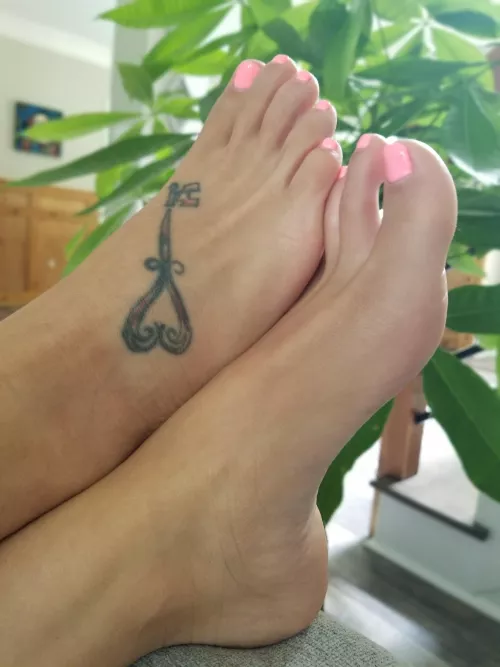 Size 6 feet Size 6 feet