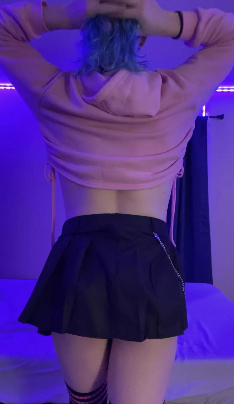 Skirts look so good from the back. Don’t you think?