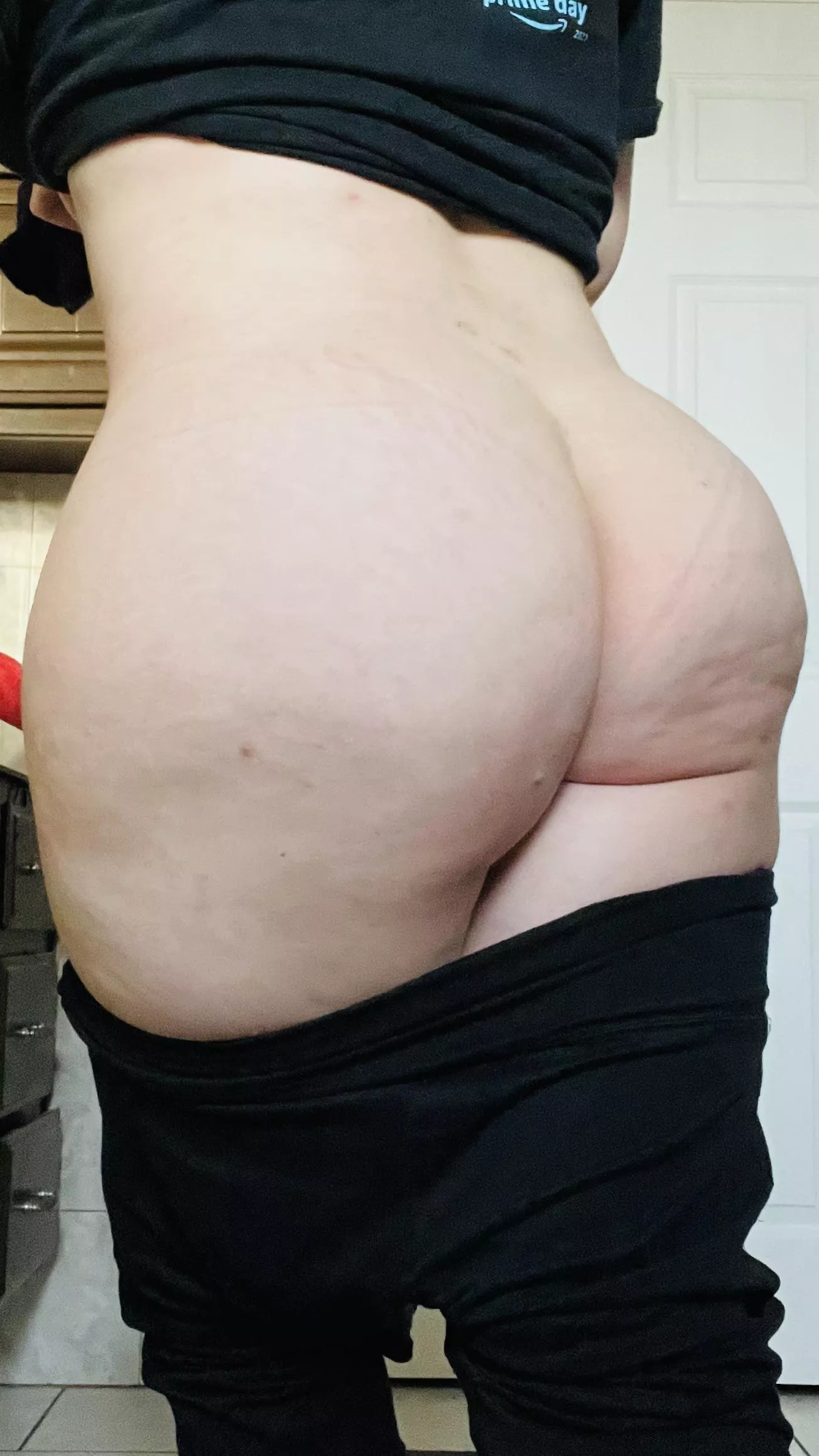 Slap this 48in ass [BA]