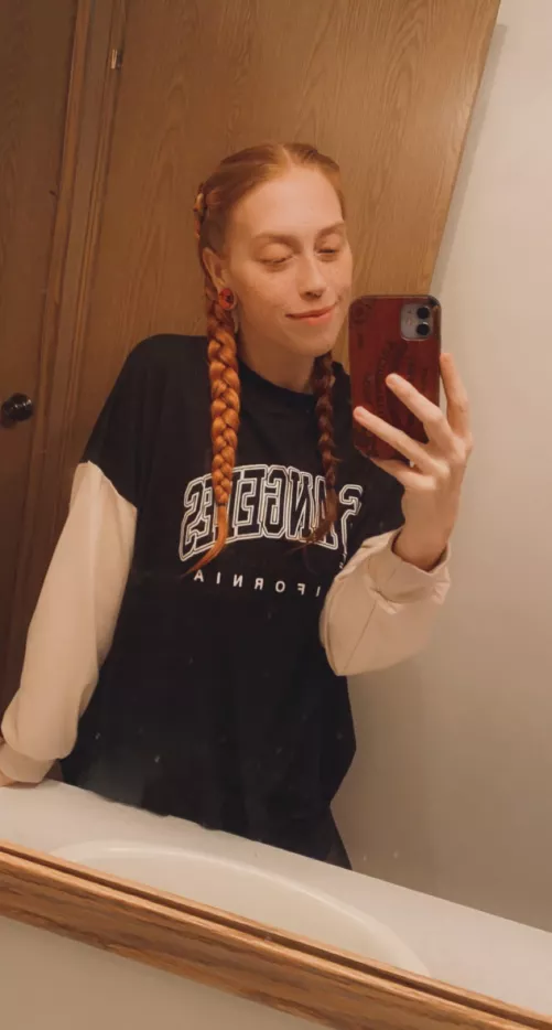 slept all day today. cannot wake uuup. showered n ready for bed.. again π
 happy tuesday β₯οΈ