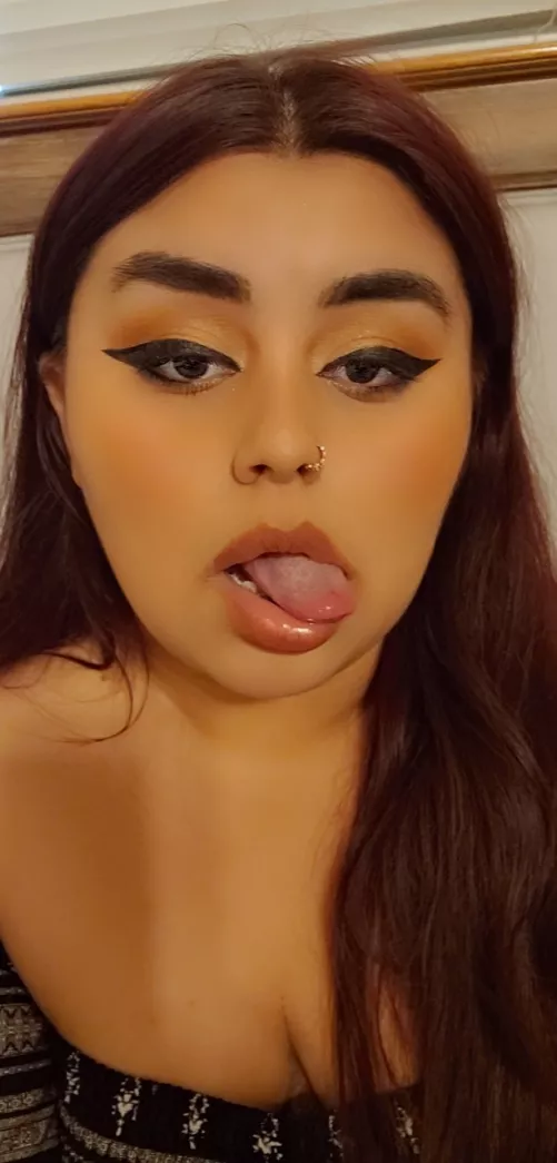 Slide yourself between my lips 💋 Slide yourself between my lips 💋
