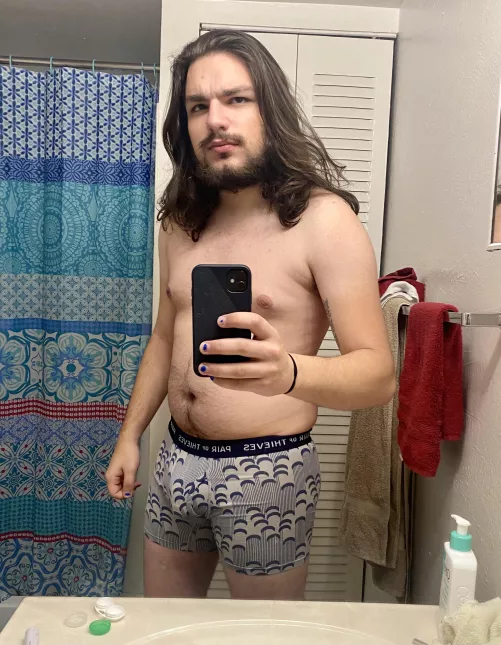 slightly hungover start to 2022. happy nude year!