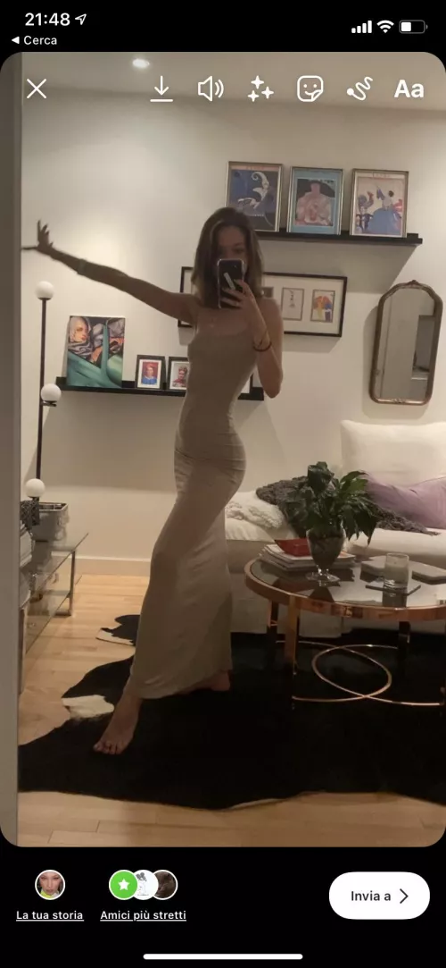 Slim but curvy where it counts ๐ Slim but curvy where it counts ๐