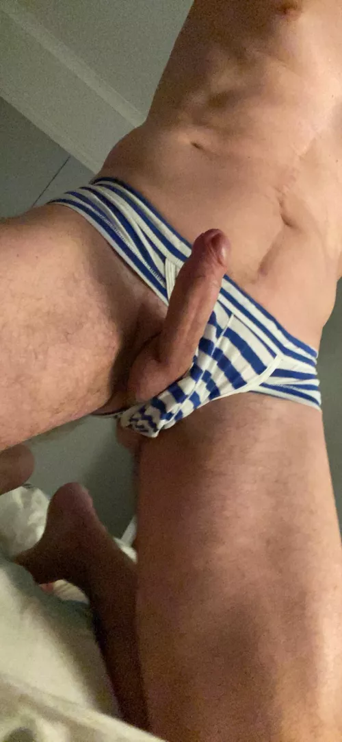 Sli(m) m on cam. Love to moan and cum with a couple or hot ladies and gents