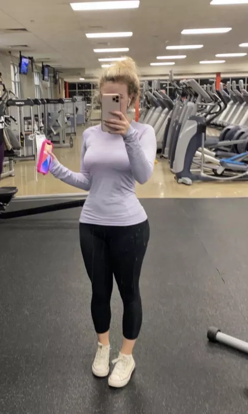 Slim thick ! Slim thick !