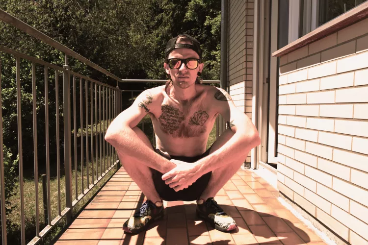 Slim, Toned, Tattooed, Kink & 420 friendly 🏳️🌈, 300+ posts 📸Send requests 🤗 Be sure to engage 👍 Cheap promos on my free just get in touch💯