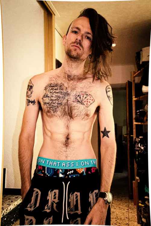 Slim, Toned, Tattooed, Kink & 420 friendly 🏳️🌈, 300+ posts 📸Send requests 🤗 Be sure to engage 👍 Cheap promos on my free just get in touch💯