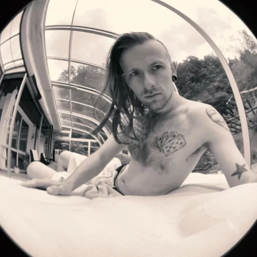 Slim, Toned, Tattooed, Kink & 420 friendly 🏳️🌈, 300+ posts 📸Send requests 🤗 Be sure to engage 👍 Cheap promos on my free just get in touch💯