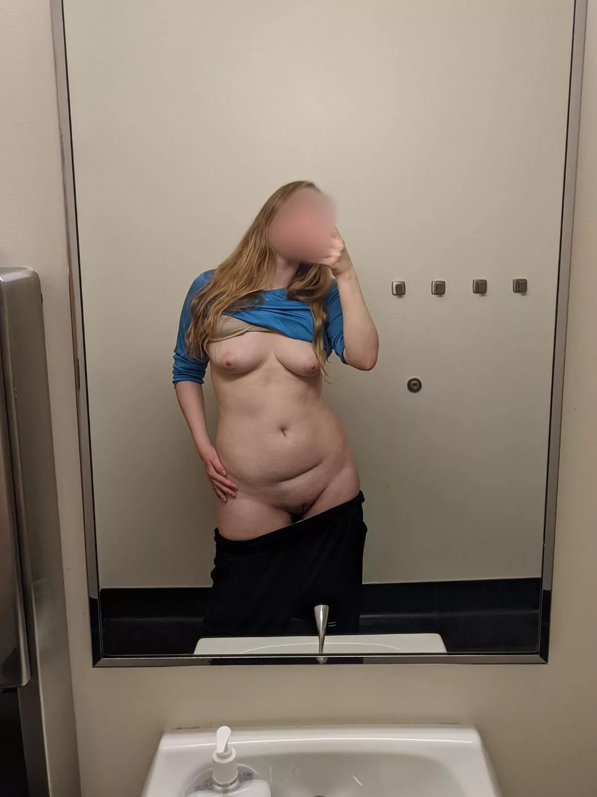 Slow day at work 😏 (23F)