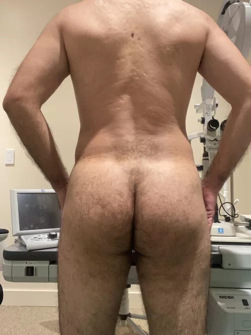 Smack this doctorβs ass;)