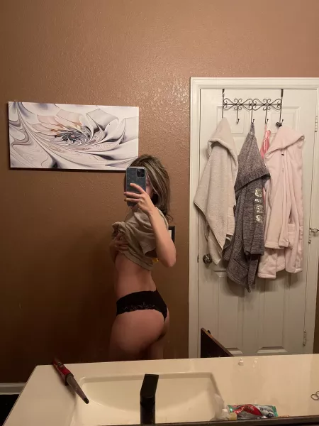 small booty lovers??<33 small booty lovers??<33