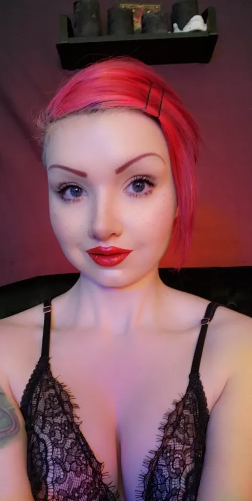 Small cleavage for petite girl lovers out there <3