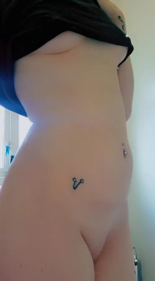 Small, Petite with underboob 👌😜