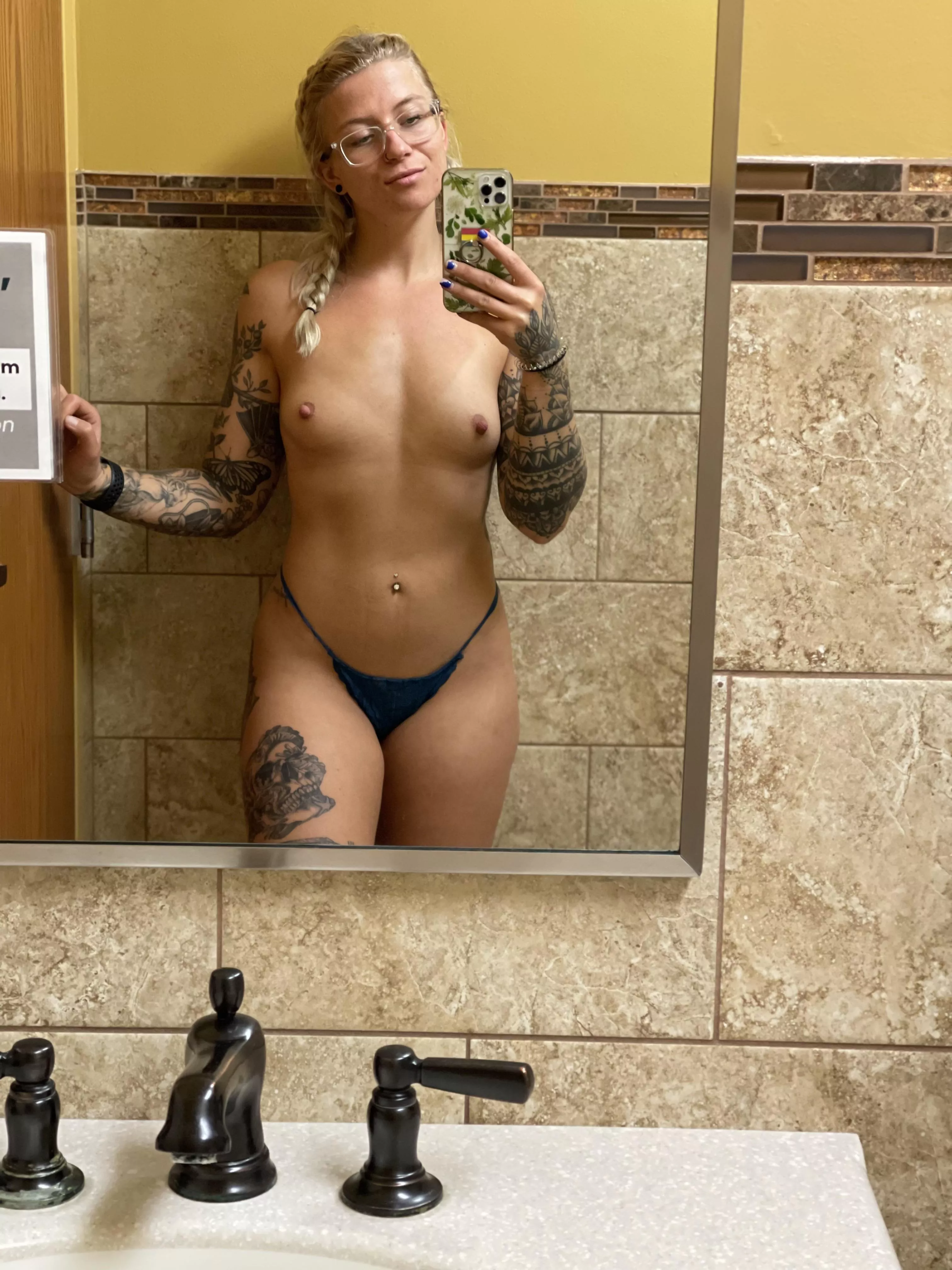 huge ass busty nipples selfies