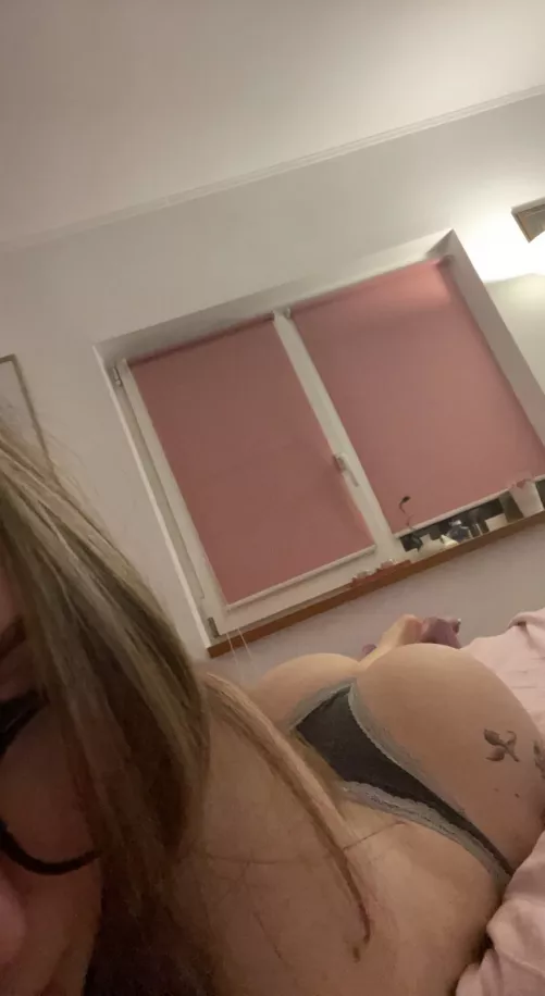 Smash [⬆️] or pass [⬇️]