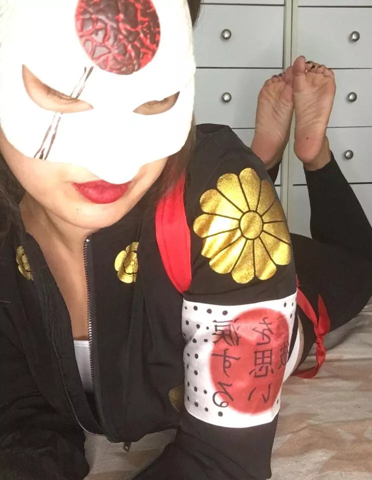 Smell katana’s feet now 😵 Smell katana’s feet now 😵