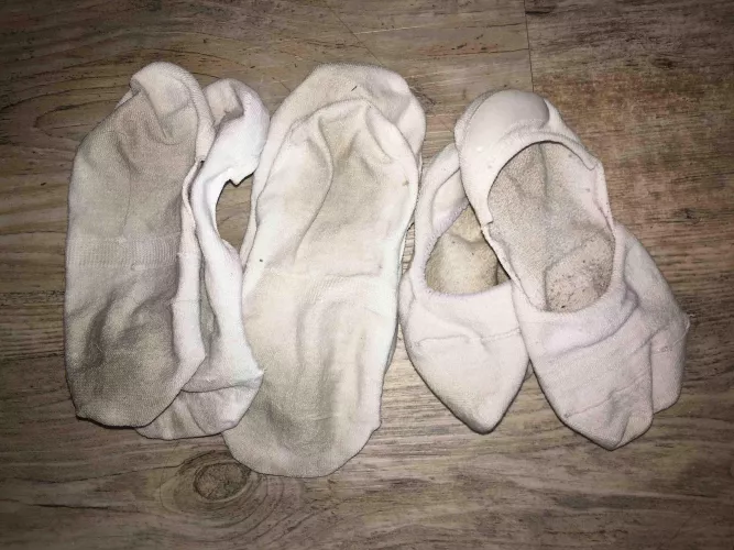 Smelly White No-Shows