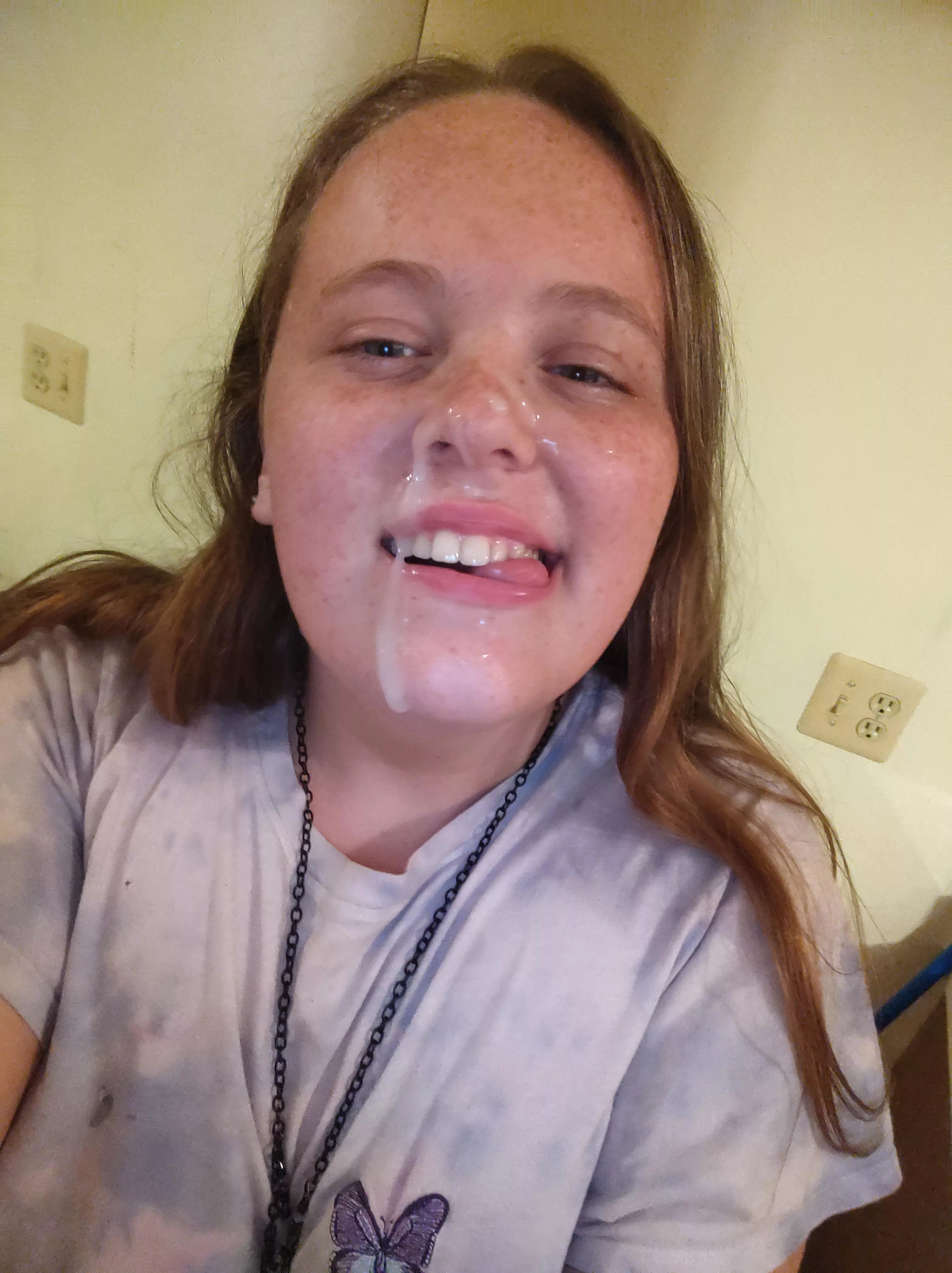 Smiley cumslut Smiley cumslut