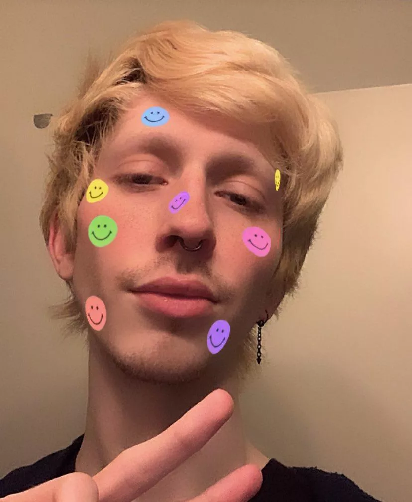 smiling through the pain that is the Endwalker queue 🙃