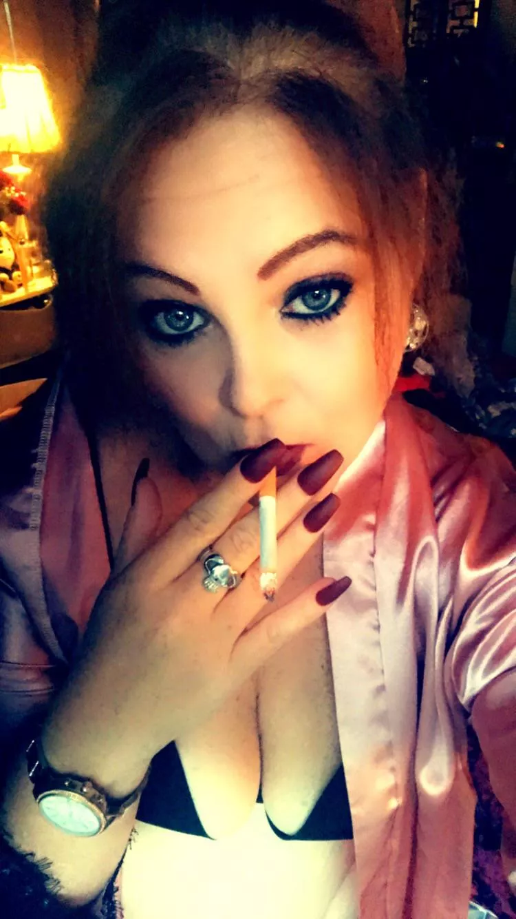 Smoke before bed. Sweet Dreams. 💋 Smoke before bed. Sweet Dreams. 💋