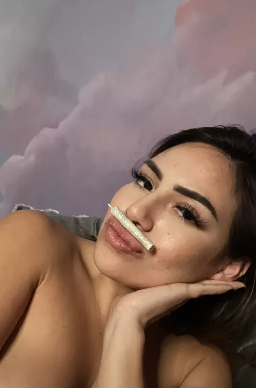 smoke this with me then let me sit on your face 😋