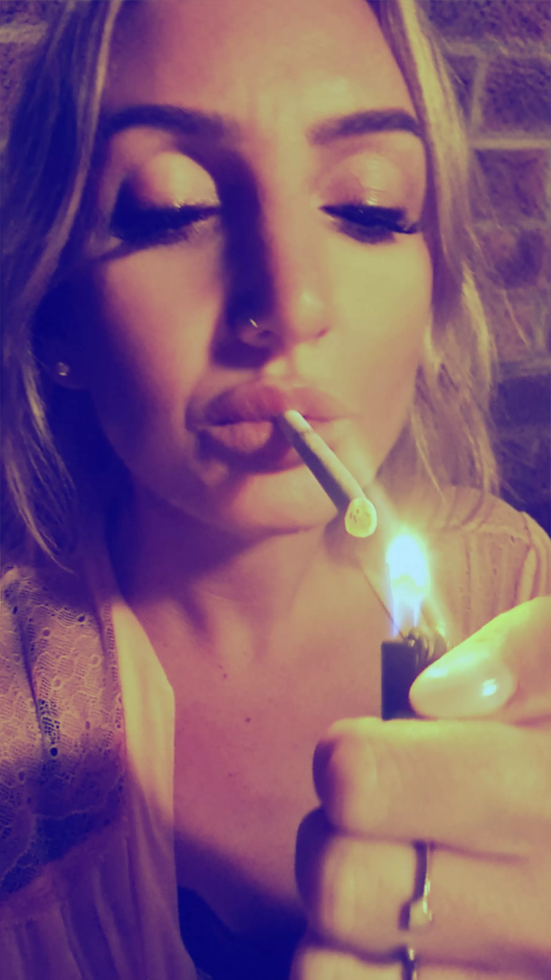 Smoking Hot π₯΅ Smoking Hot π₯΅